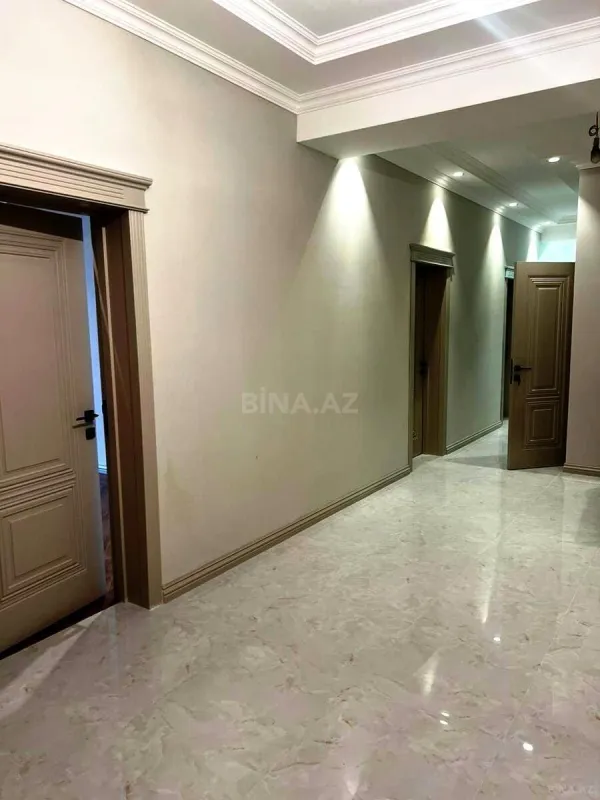Satılır 4 otaqlı mənzil 200 m²