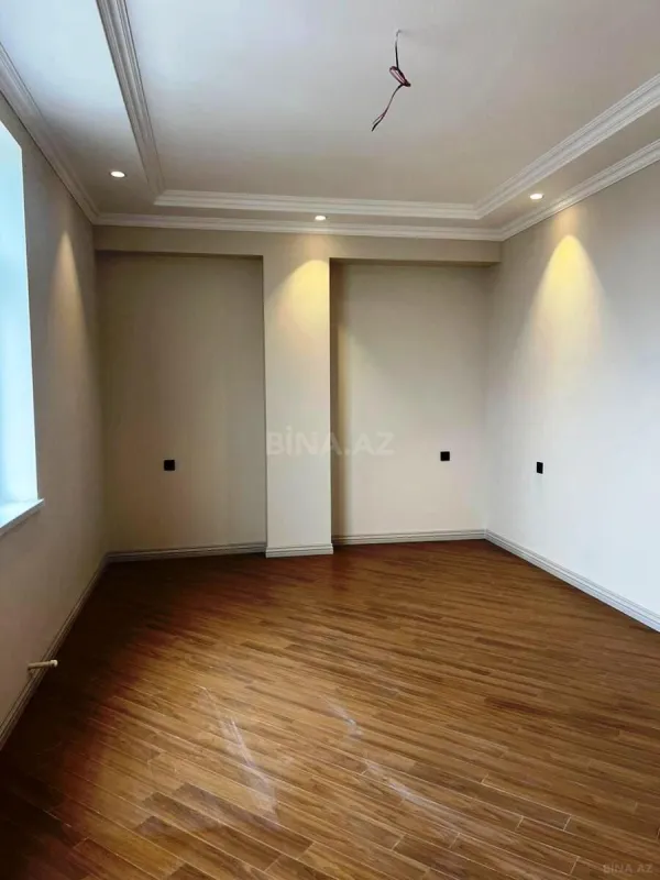 Satılır 4 otaqlı mənzil 200 m²