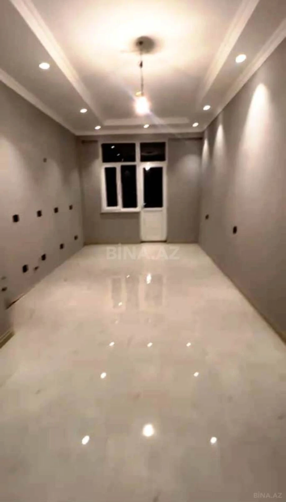 Satılır 4 otaqlı mənzil 200 m²