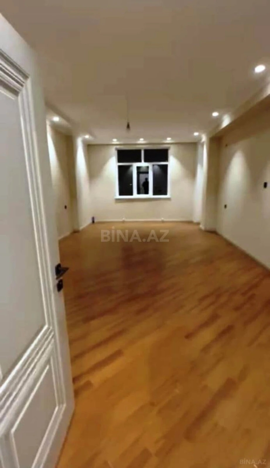 Satılır 4 otaqlı mənzil 200 m²