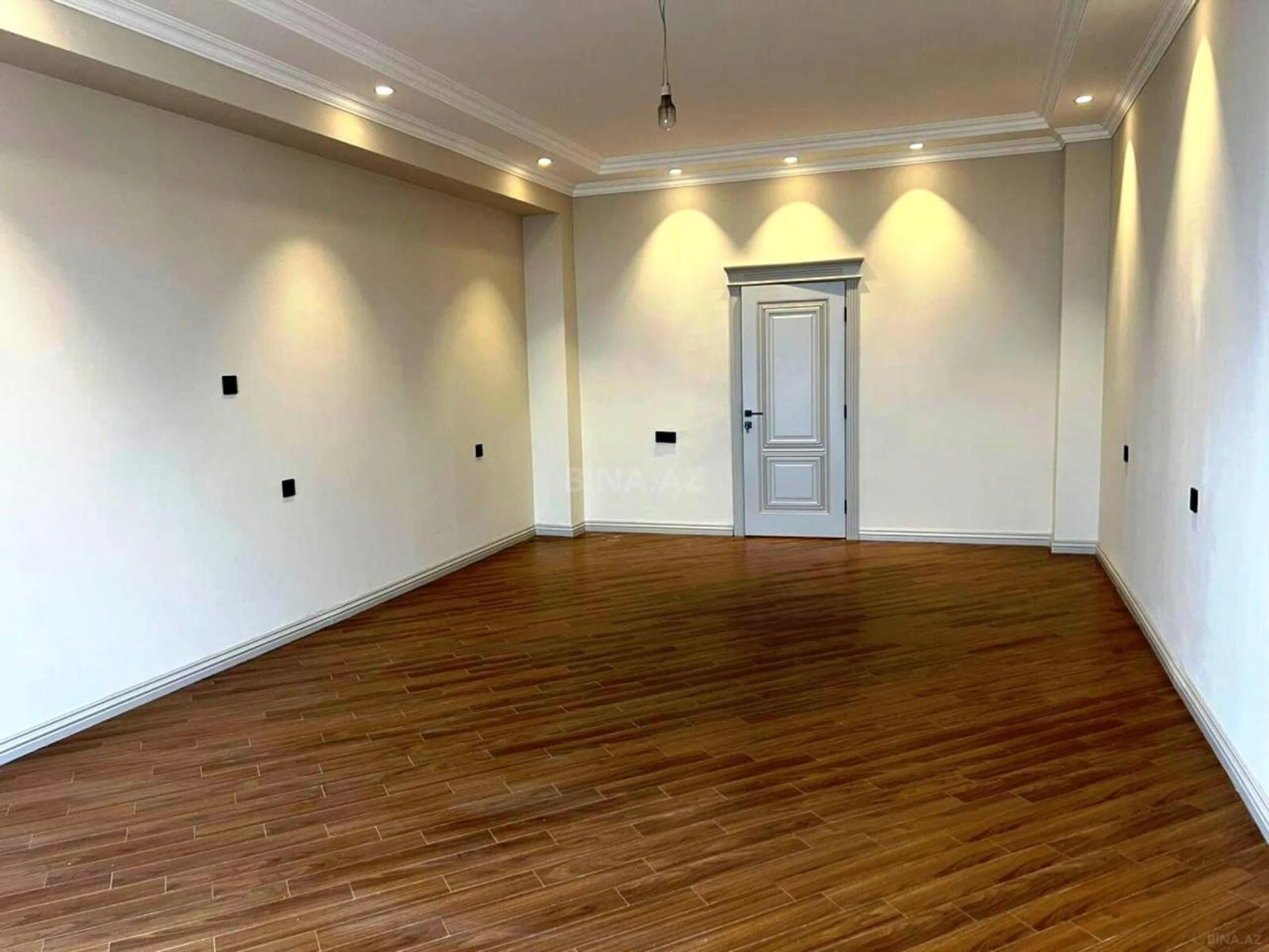 Satılır 4 otaqlı mənzil 200 m²