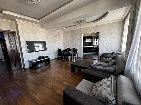 Satılır 3 otaqlı mənzil 101 m²