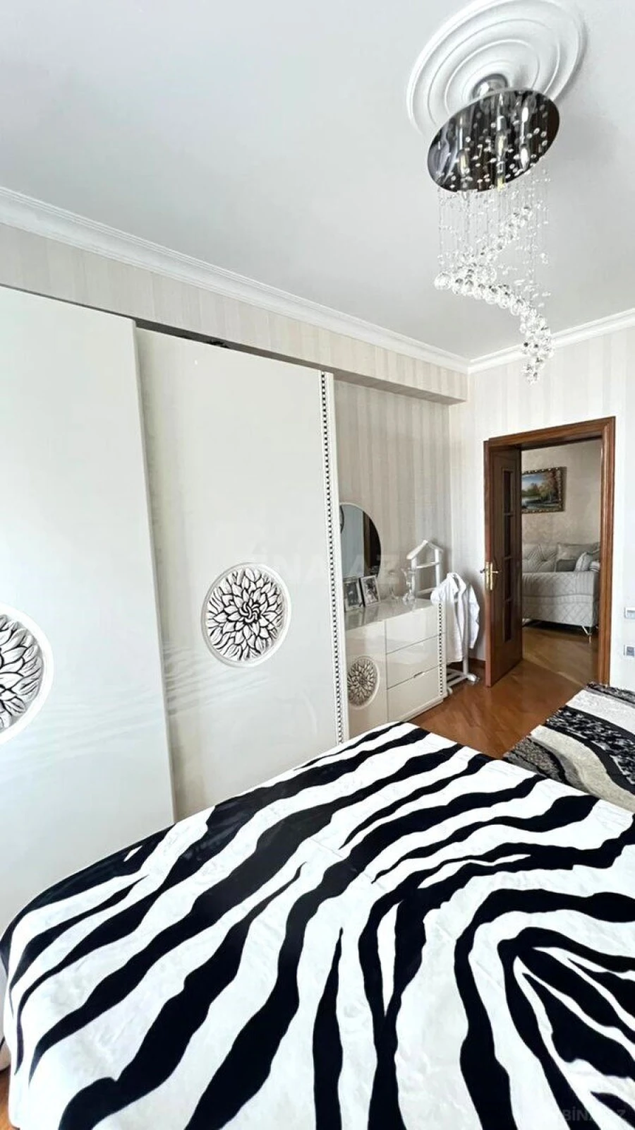 Satılır 2 otaqlı mənzil 110 m²