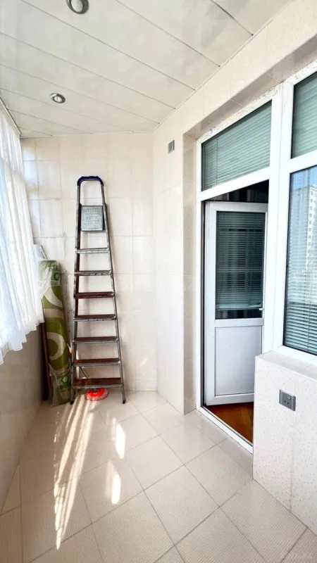 Satılır 2 otaqlı mənzil 110 m²