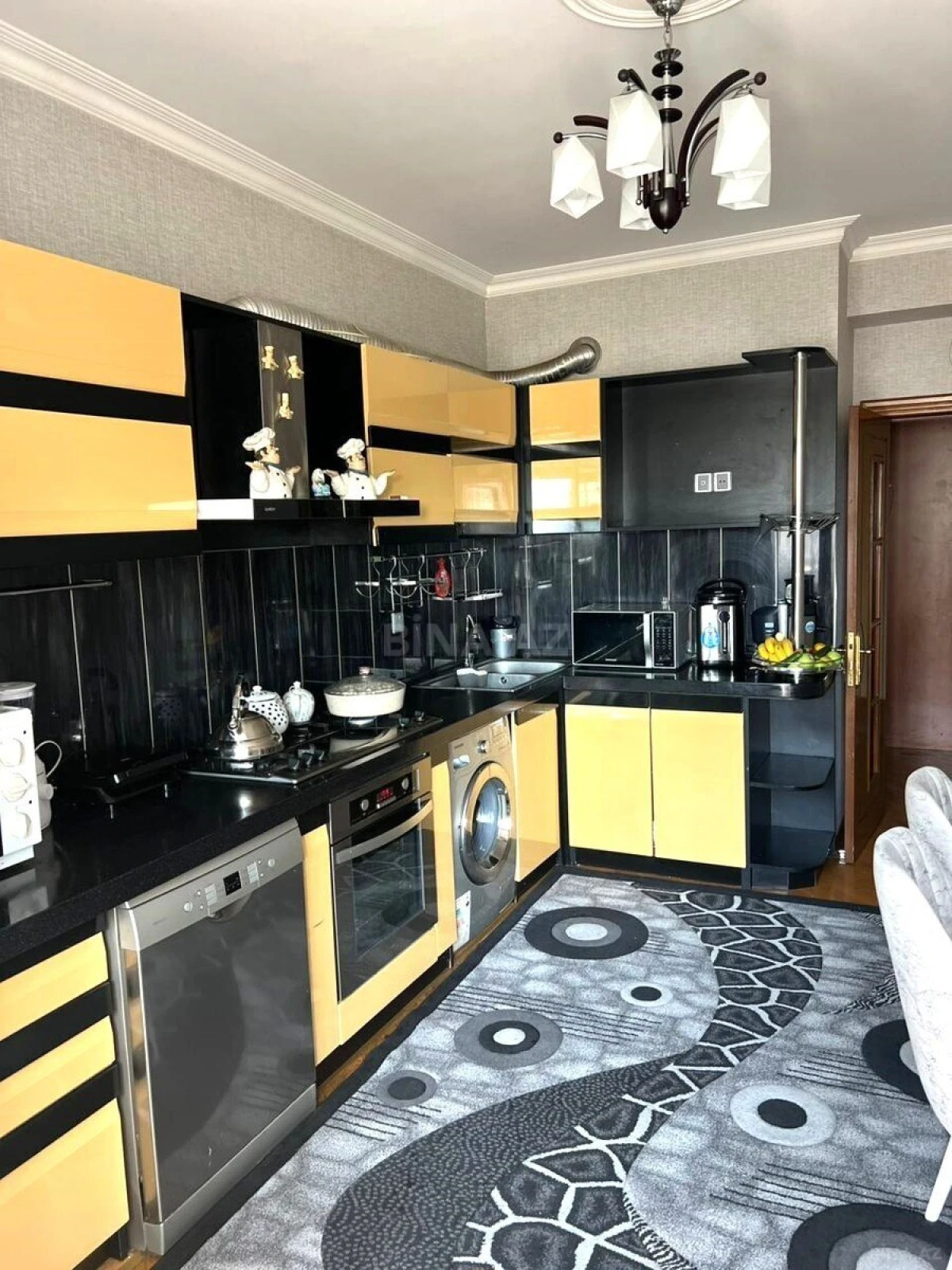 Satılır 2 otaqlı mənzil 110 m²