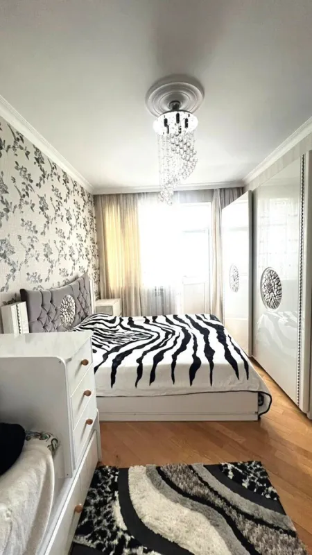Satılır 2 otaqlı mənzil 110 m²