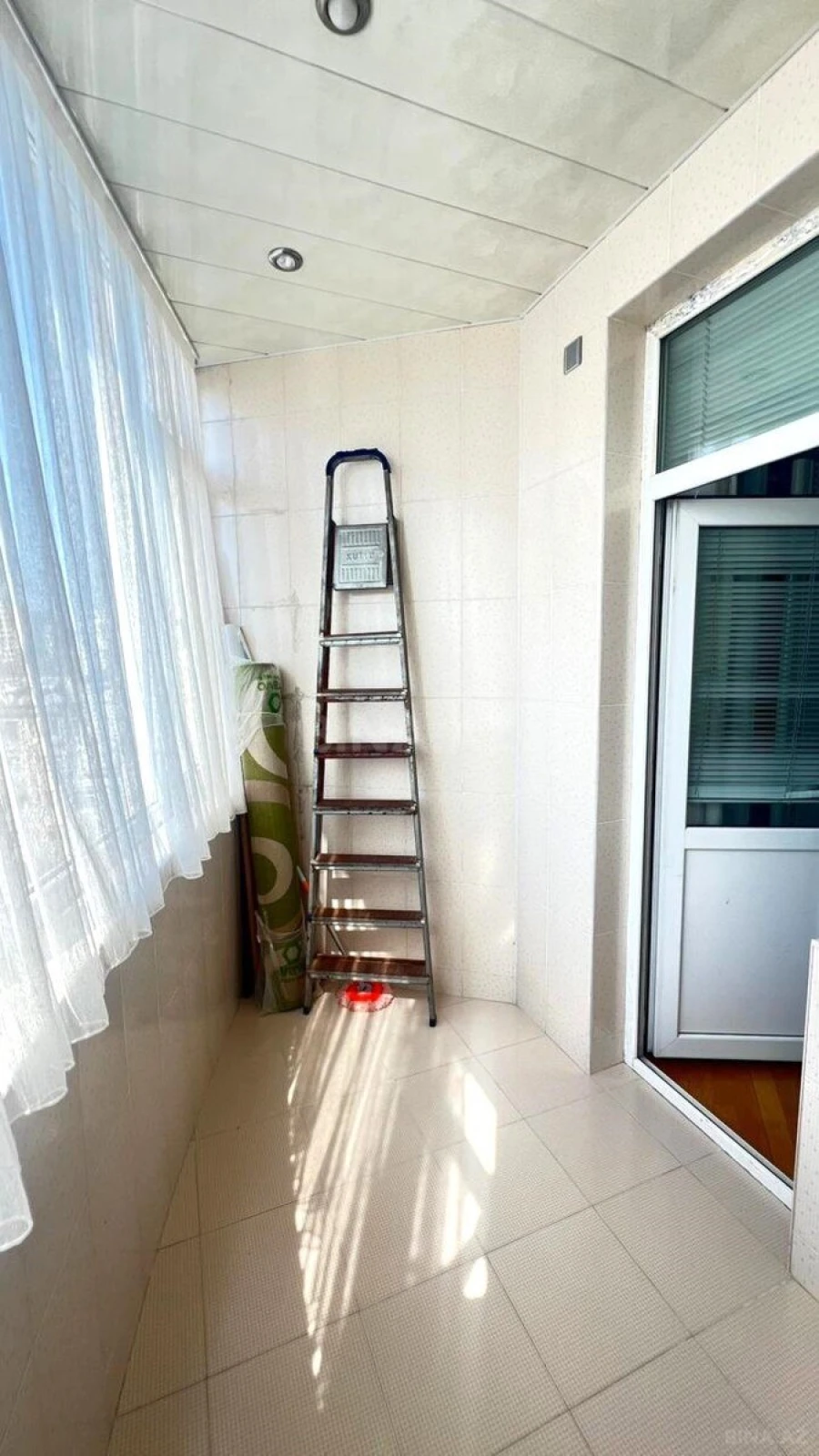 Satılır 2 otaqlı mənzil 110 m²