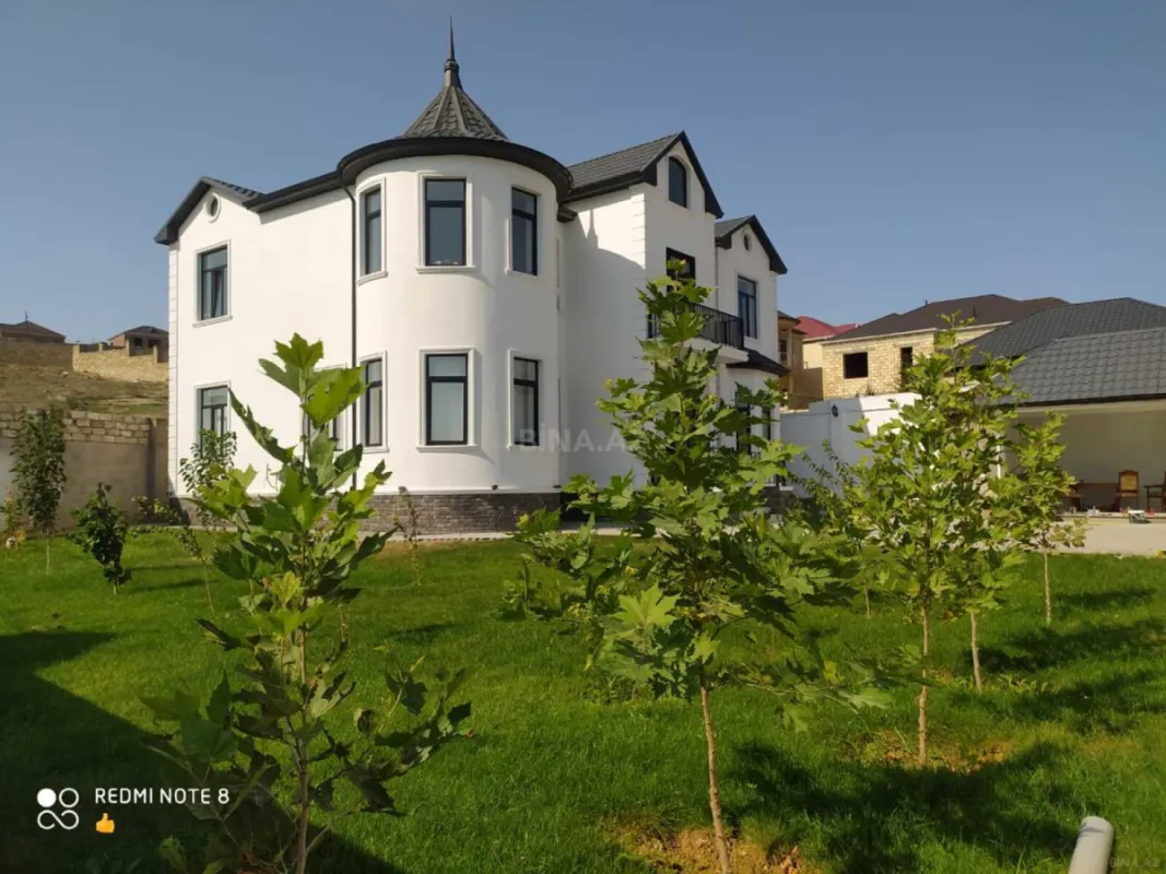 Satılır 7 otaqlı həyət evi 351 m²