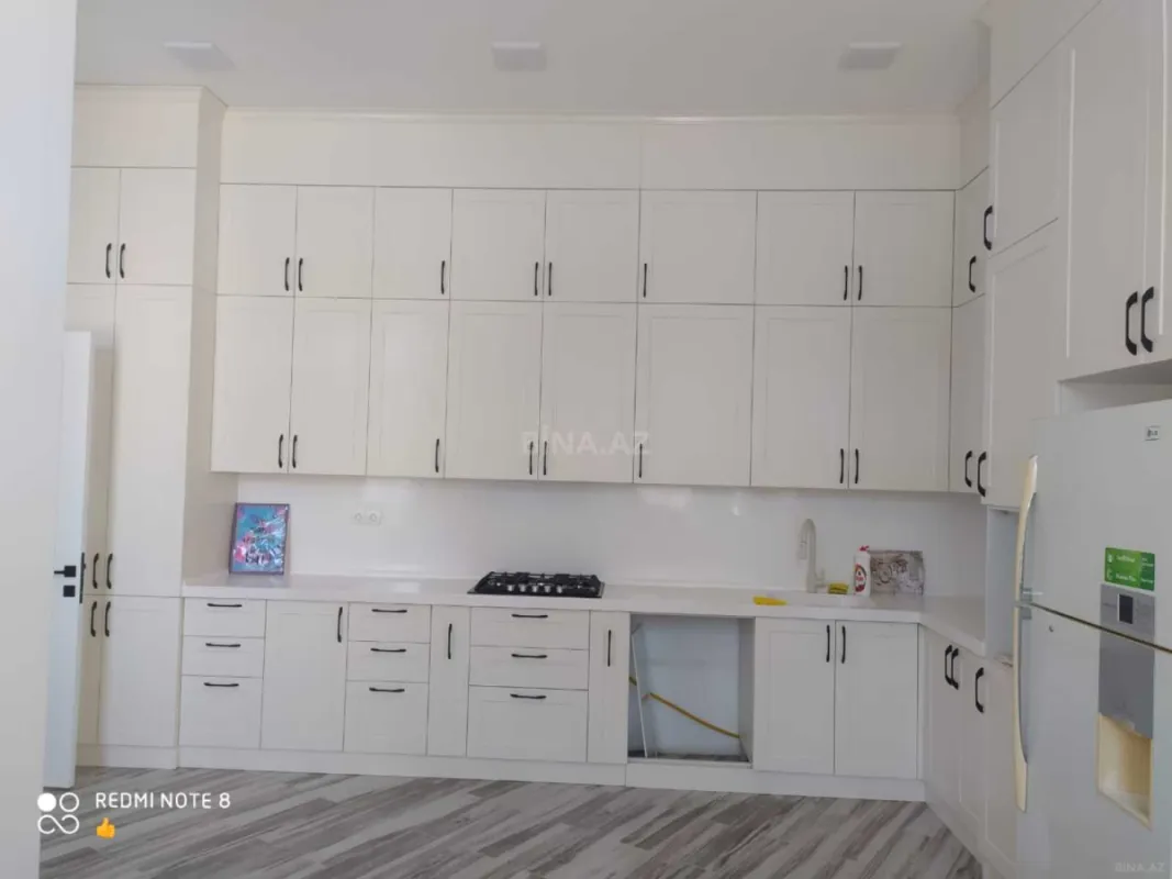 Satılır 7 otaqlı həyət evi 351 m²