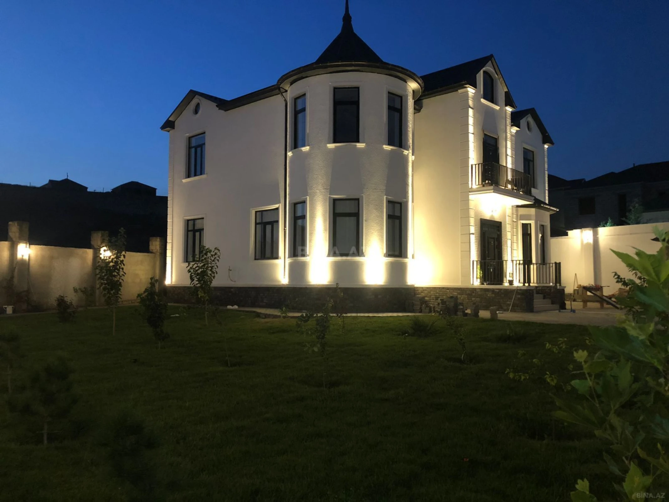 Satılır 7 otaqlı həyət evi 351 m²