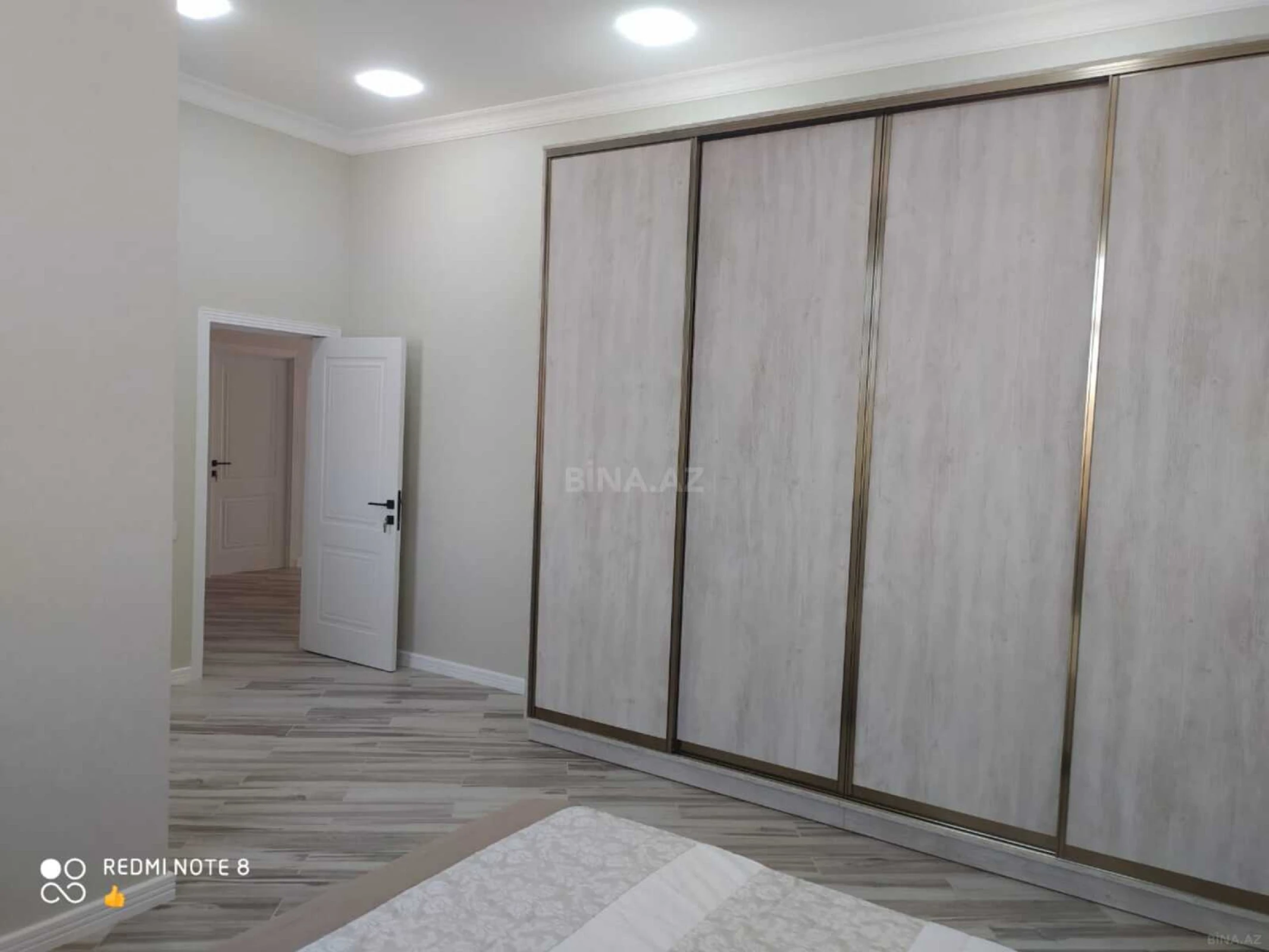 Satılır 7 otaqlı həyət evi 351 m²