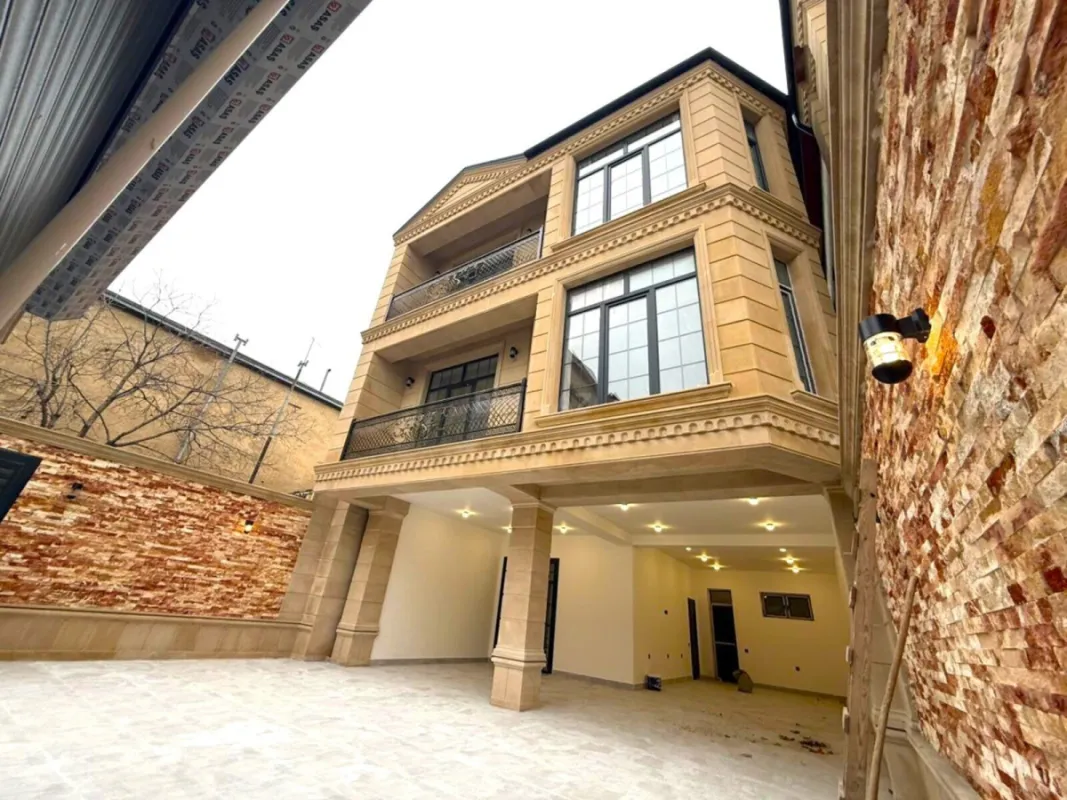 Satılır 6 otaqlı həyət evi 390 m²