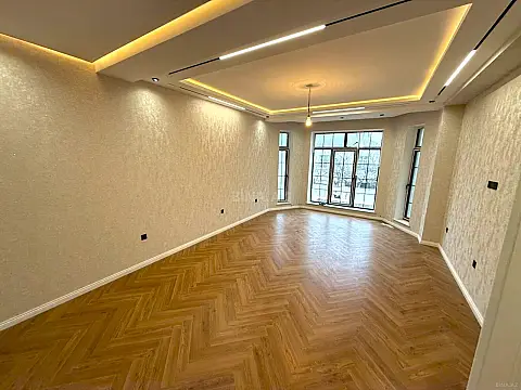 Satılır 6 otaqlı həyət evi 390 m²