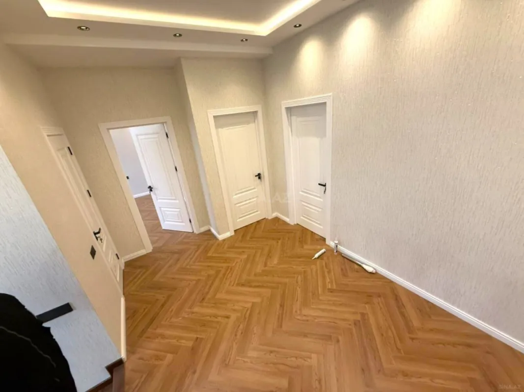 Satılır 6 otaqlı həyət evi 390 m²