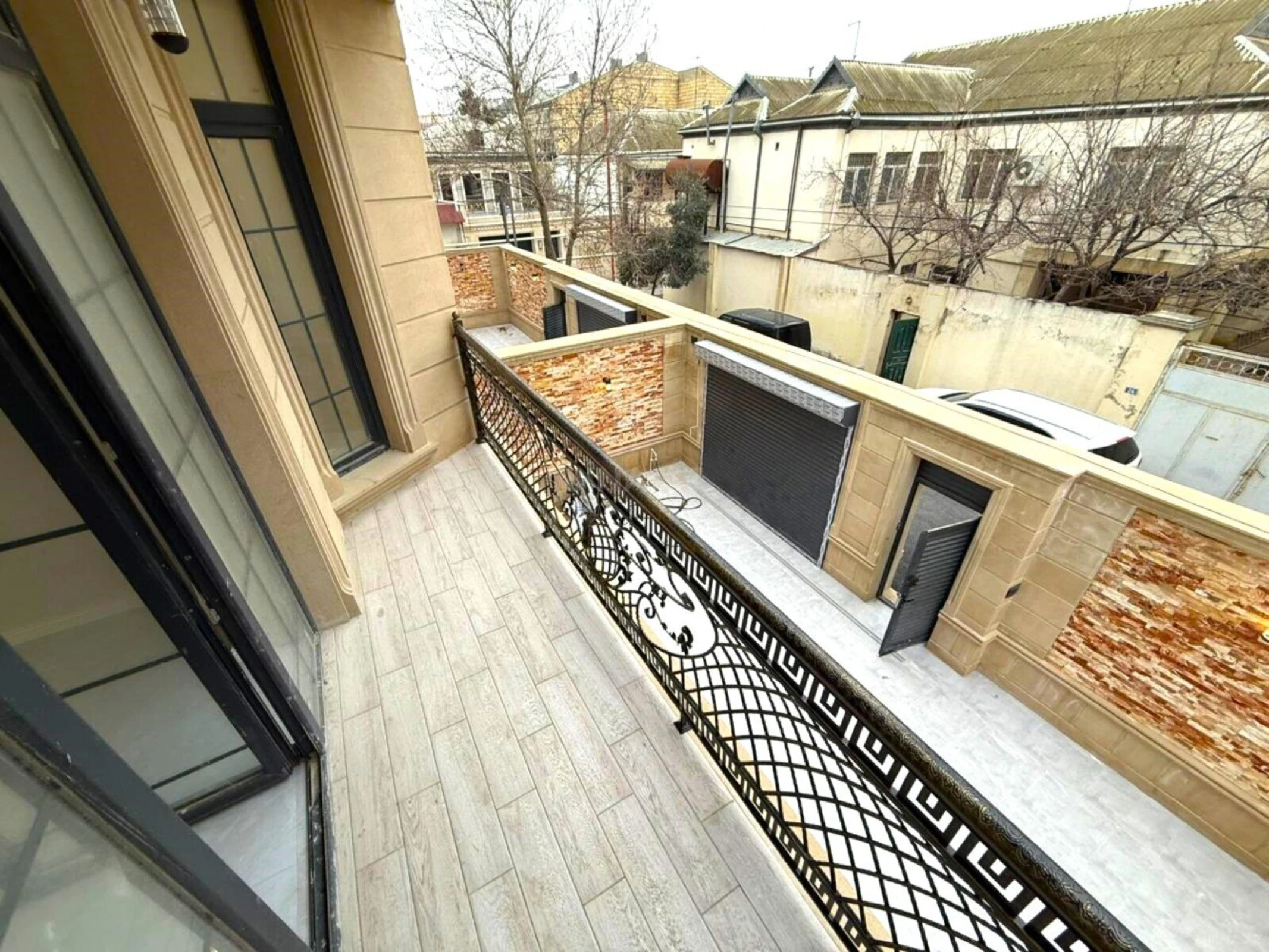 Satılır 6 otaqlı həyət evi 390 m²