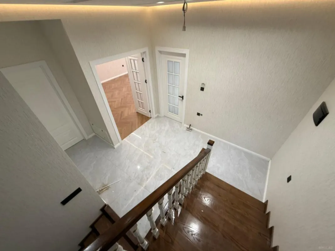 Satılır 6 otaqlı həyət evi 390 m²