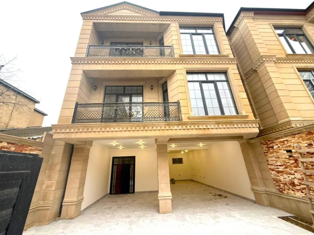 Satılır 6 otaqlı həyət evi 390 m²