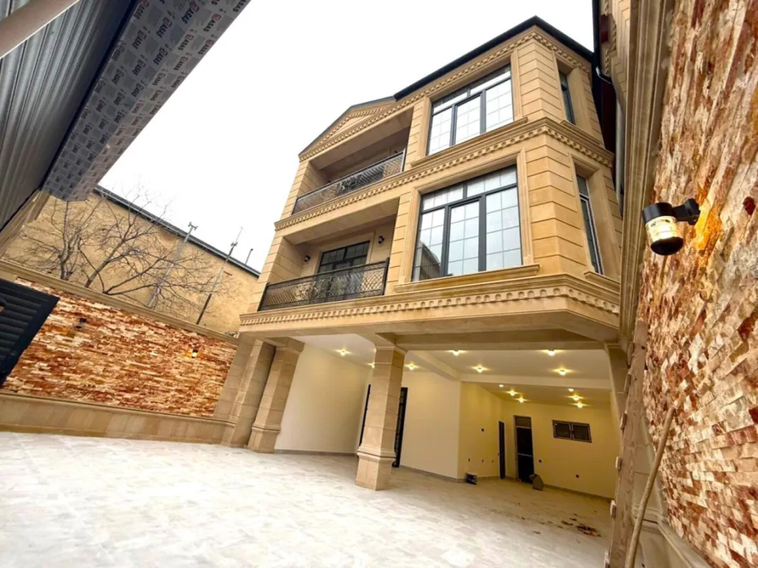 Satılır 6 otaqlı həyət evi 390 m²