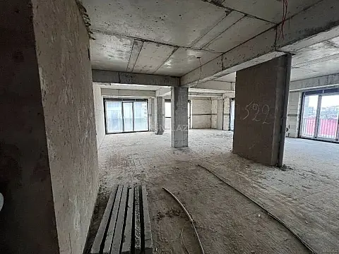 Satılır 3 otaqlı mənzil 124 m²