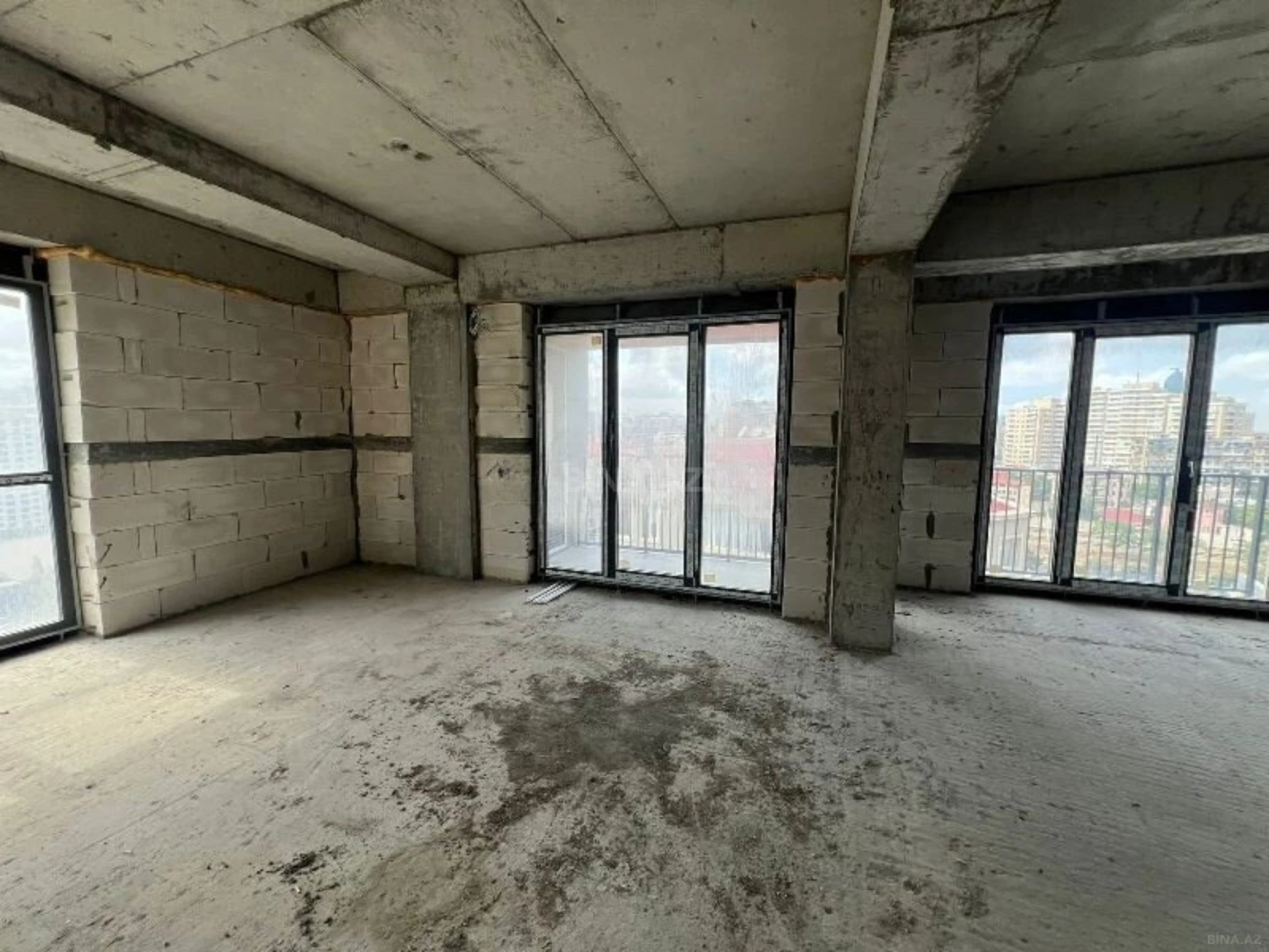Satılır 3 otaqlı mənzil 124 m²