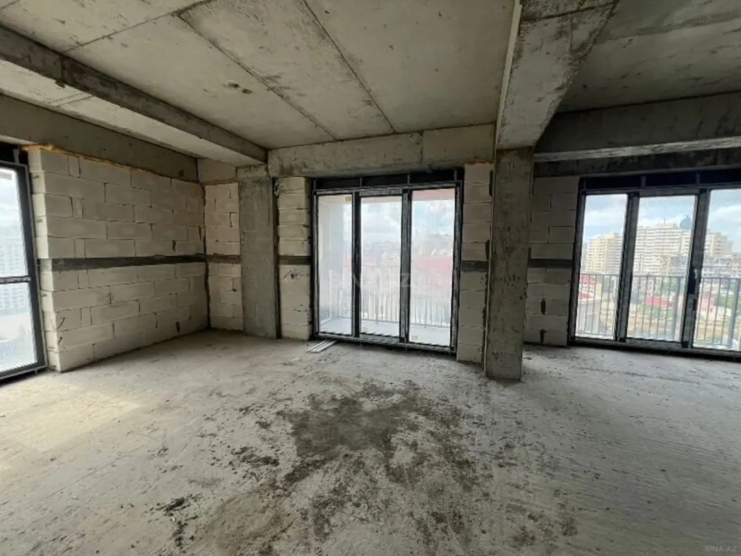 Satılır 3 otaqlı mənzil 124 m²