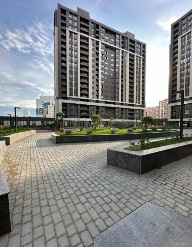 Satılır 3 otaqlı mənzil 124 m²