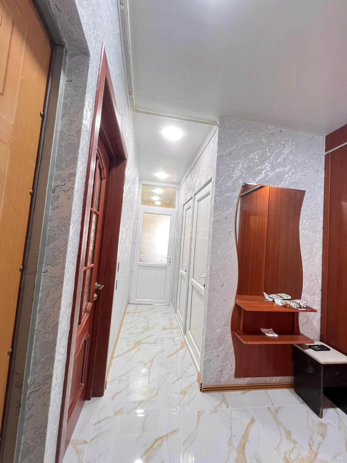 Satılır 2 otaqlı mənzil 70 m²