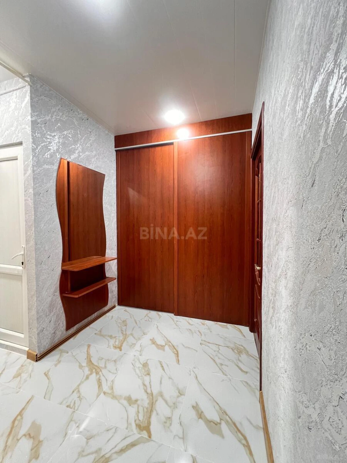 Satılır 2 otaqlı mənzil 70 m²