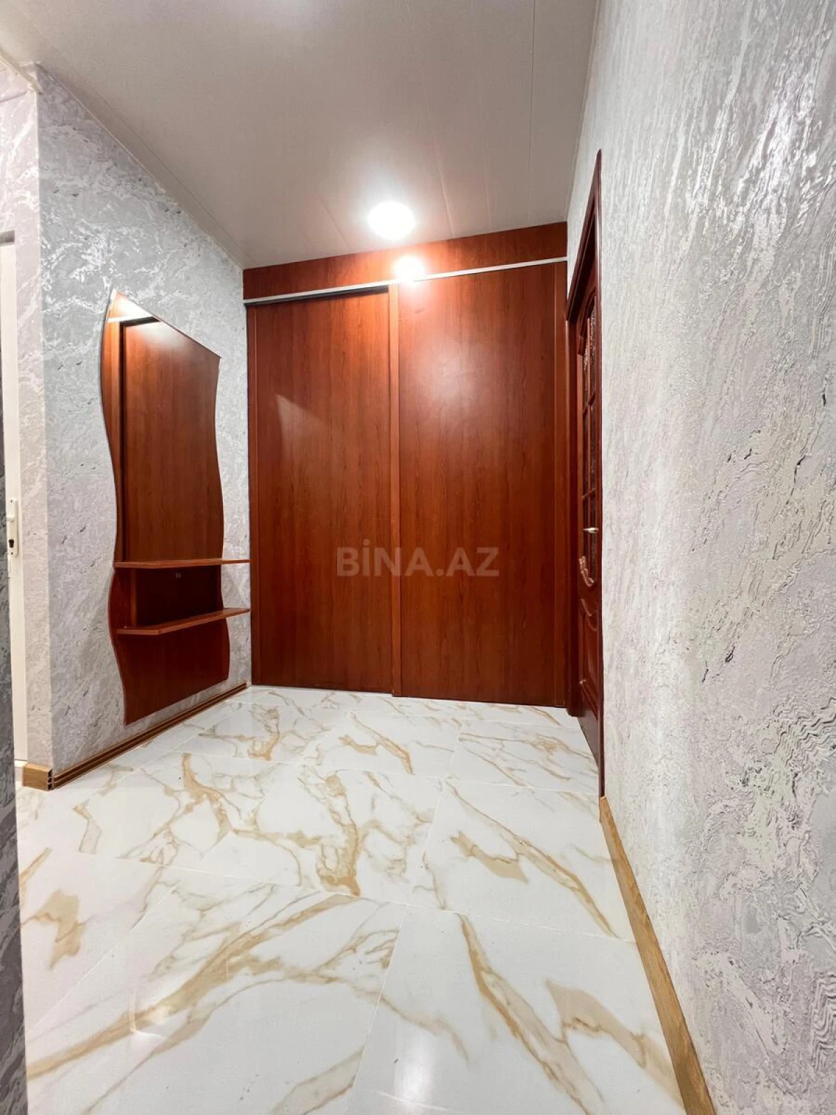 Satılır 2 otaqlı mənzil 70 m²