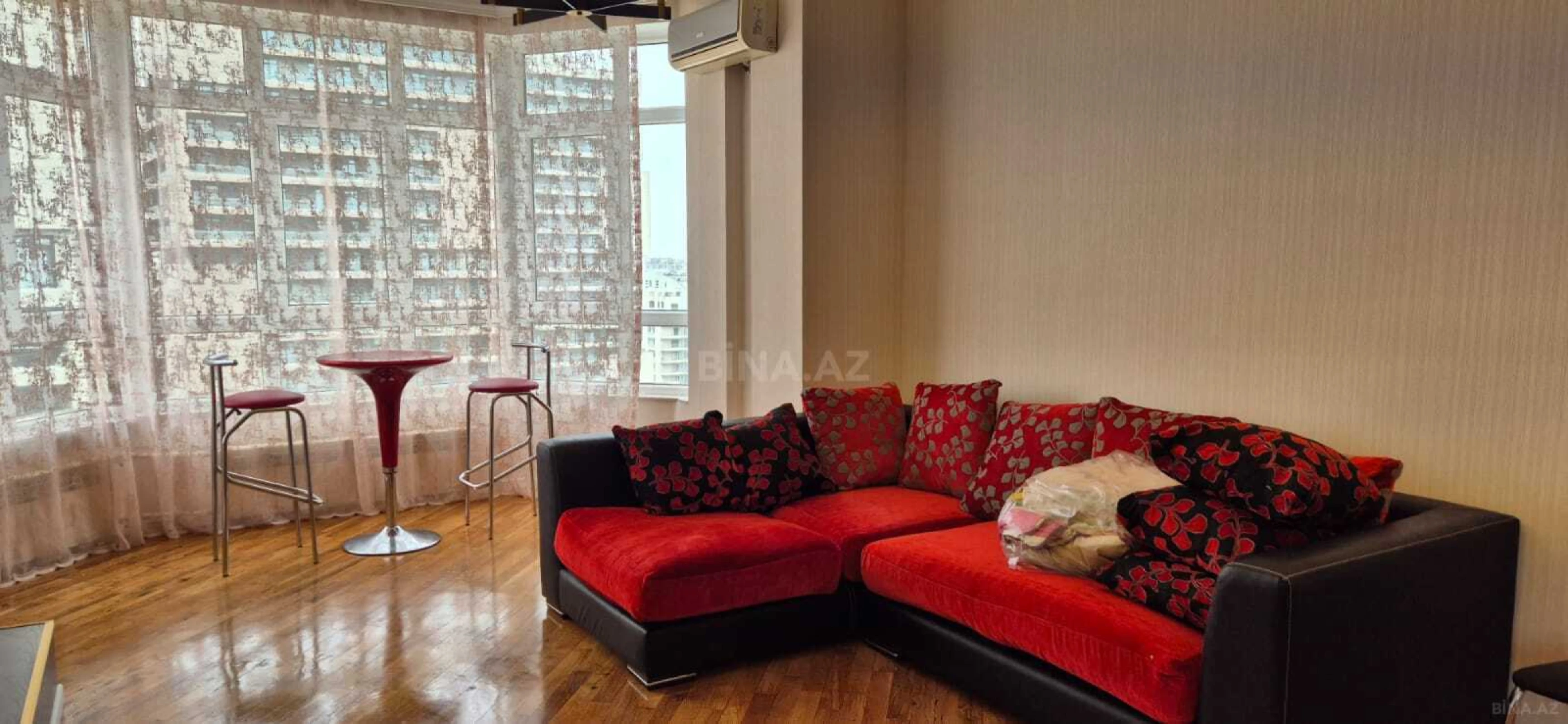 Satılır 2 otaqlı mənzil 64 m²