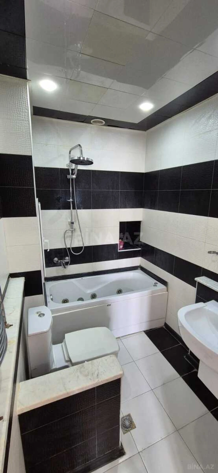 Satılır 2 otaqlı mənzil 64 m²