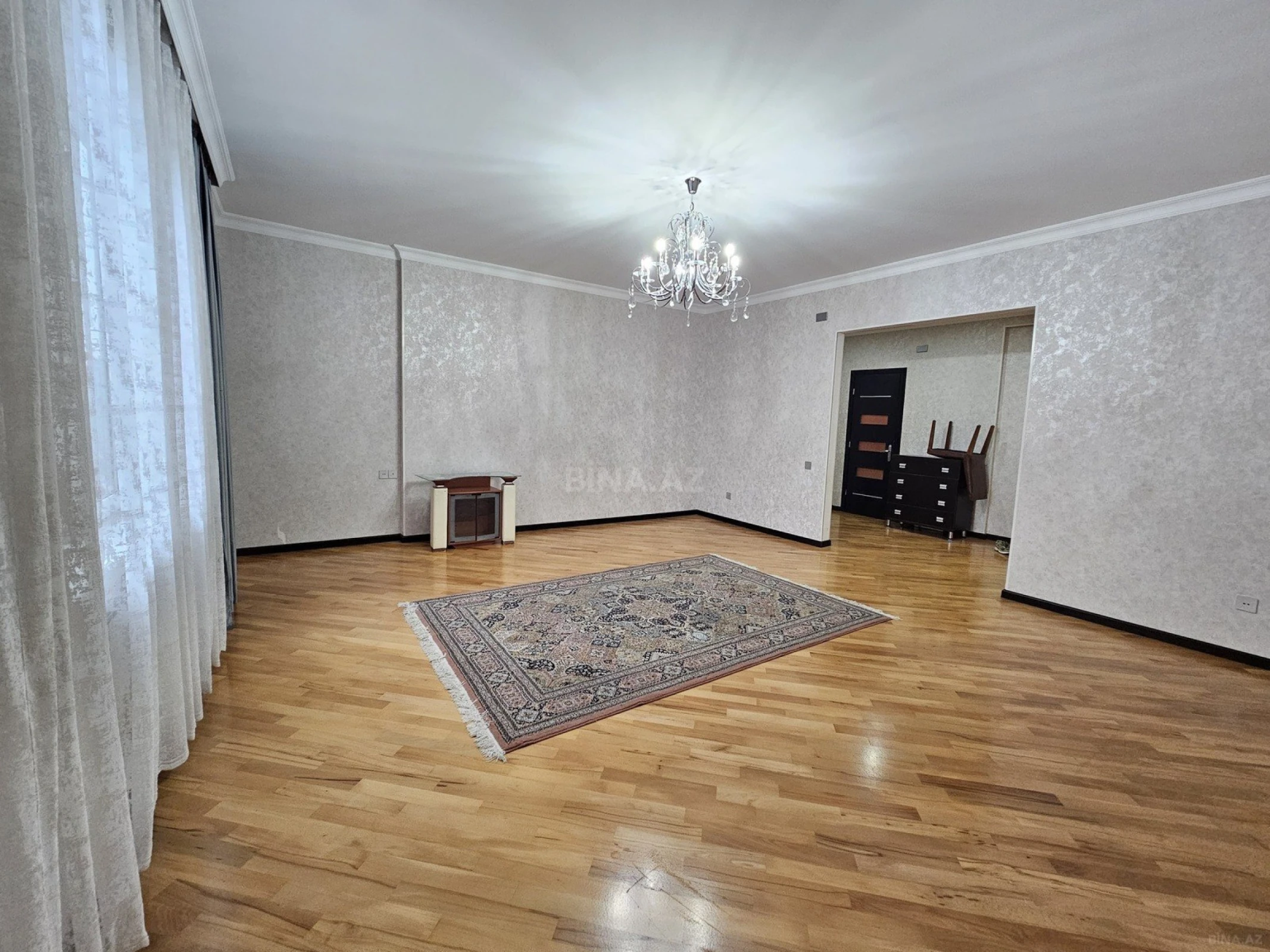 Satılır 3 otaqlı mənzil 125 m²