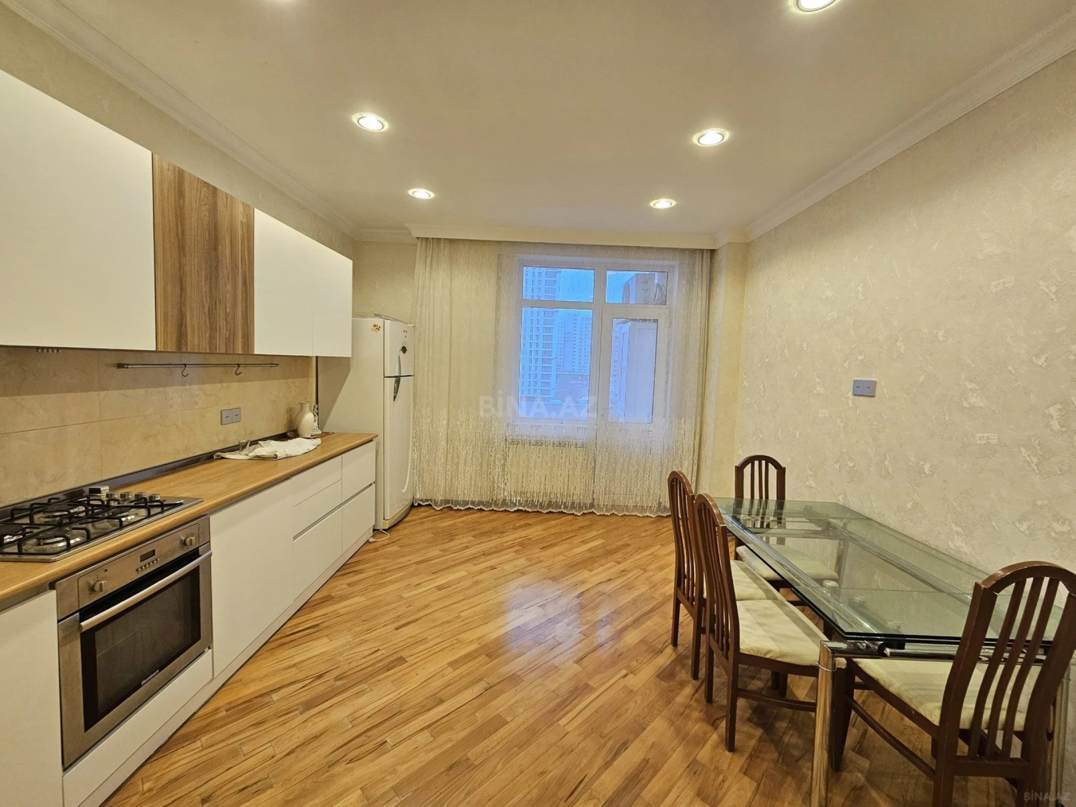 Satılır 3 otaqlı mənzil 125 m²