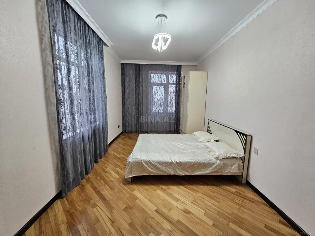 Satılır 3 otaqlı mənzil 125 m²
