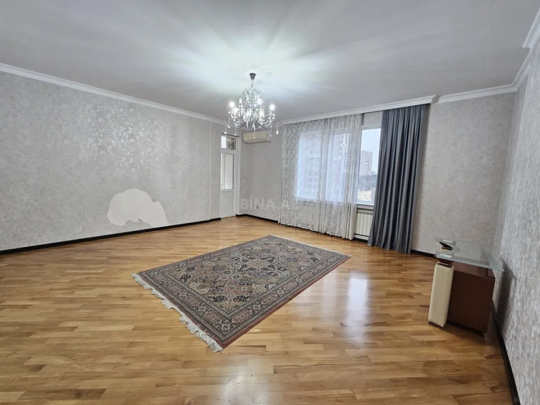 Satılır 3 otaqlı mənzil 125 m²