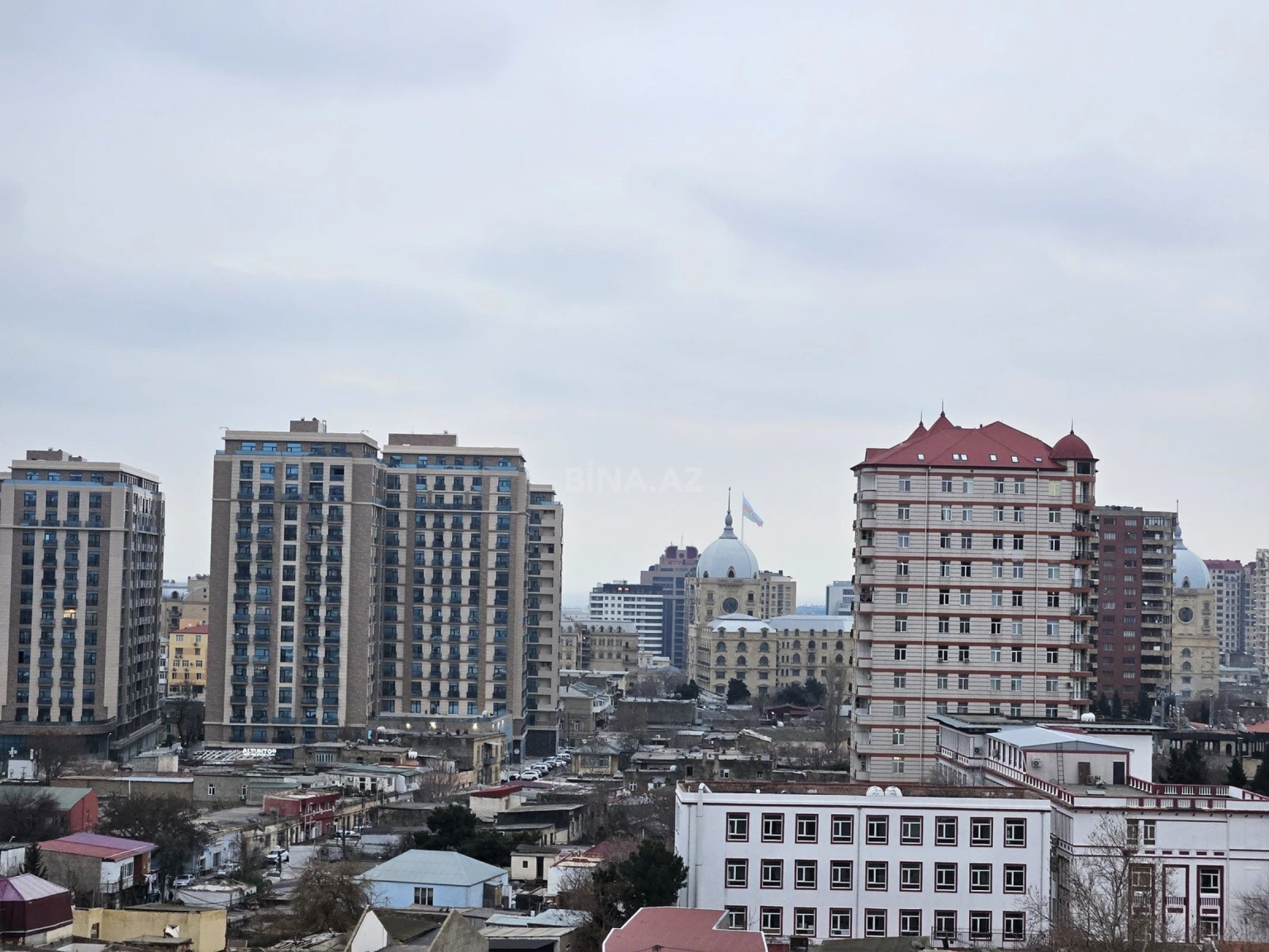 Satılır 3 otaqlı mənzil 125 m²