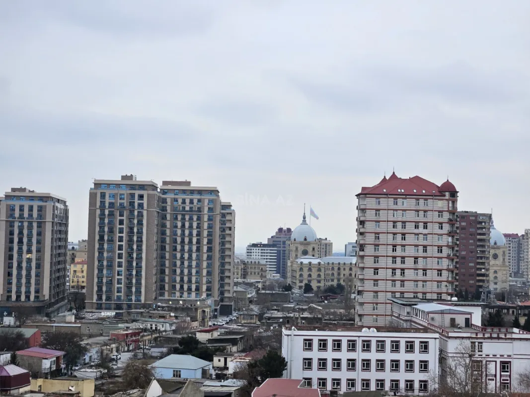 Satılır 3 otaqlı mənzil 125 m²