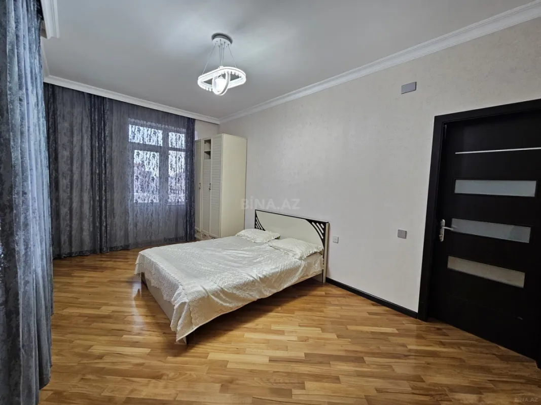 Satılır 3 otaqlı mənzil 125 m²