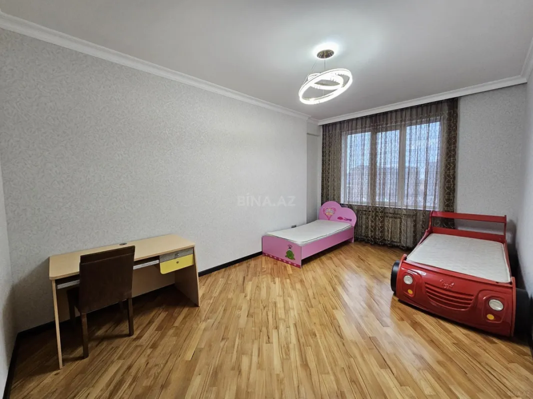 Satılır 3 otaqlı mənzil 125 m²