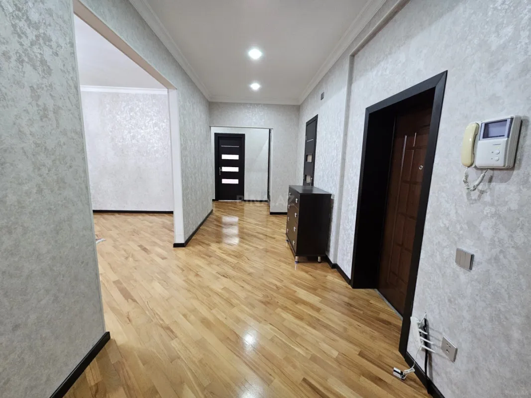 Satılır 3 otaqlı mənzil 125 m²