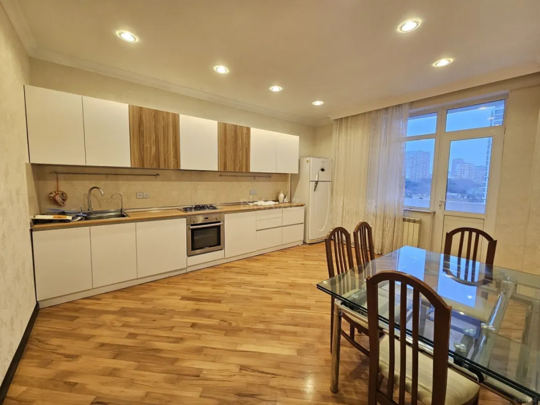 Satılır 3 otaqlı mənzil 125 m²