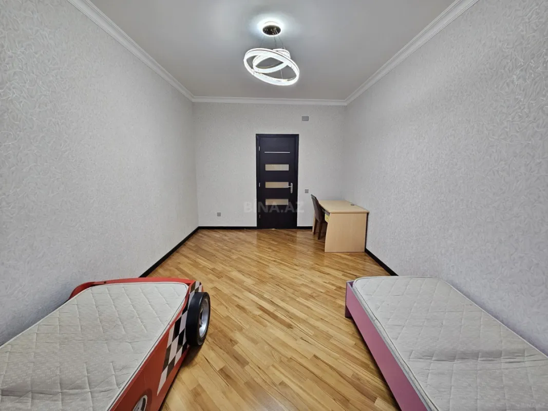 Satılır 3 otaqlı mənzil 125 m²