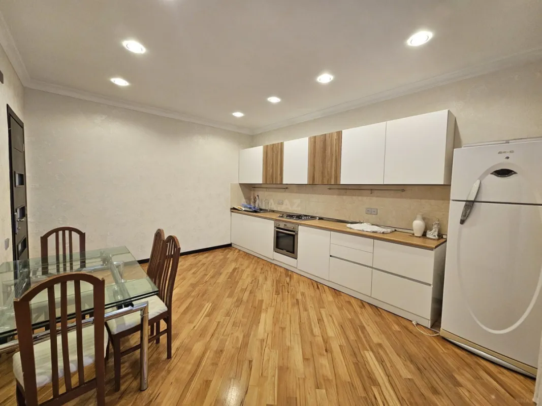 Satılır 3 otaqlı mənzil 125 m²
