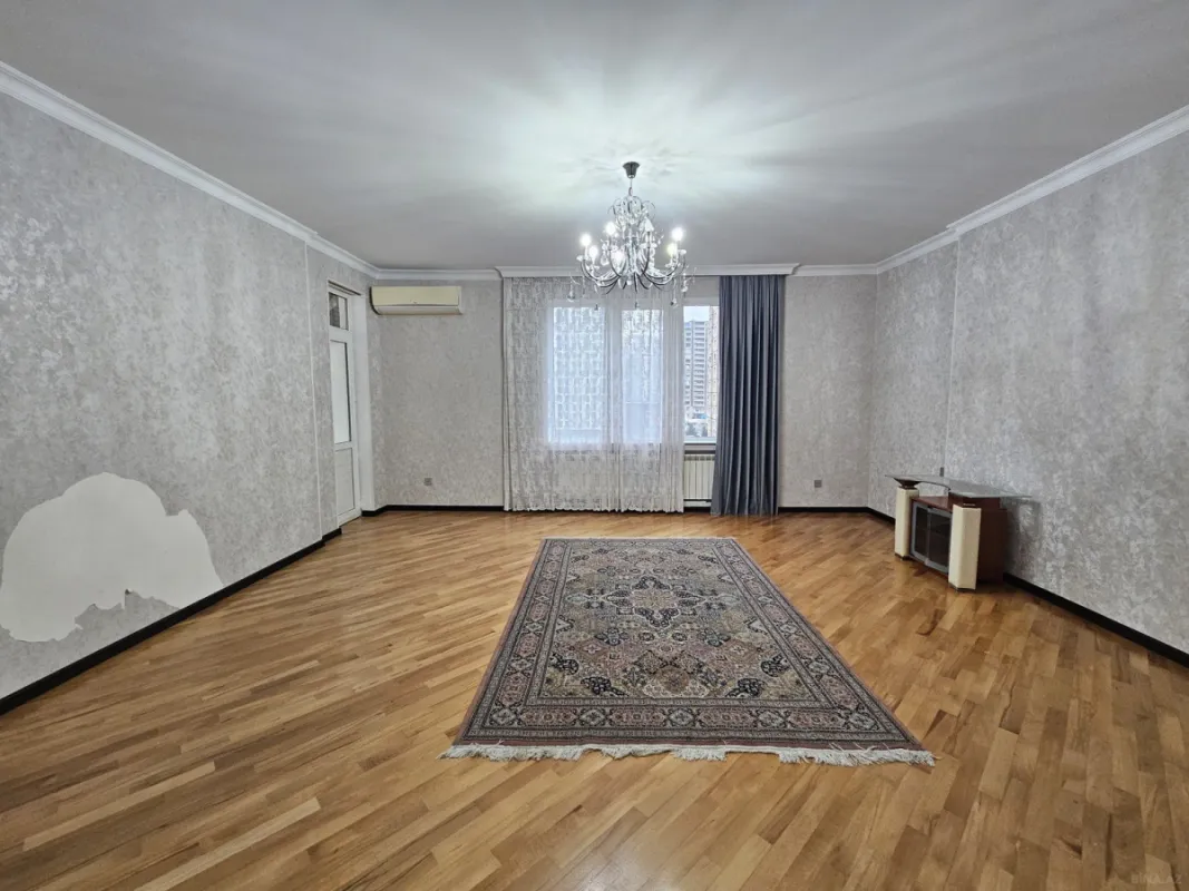 Satılır 3 otaqlı mənzil 125 m²