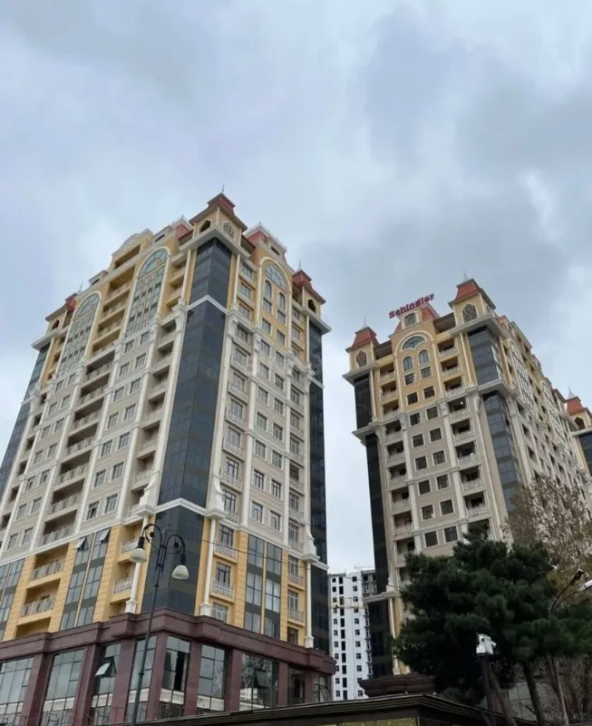 Satılır 3 otaqlı mənzil 122 m²