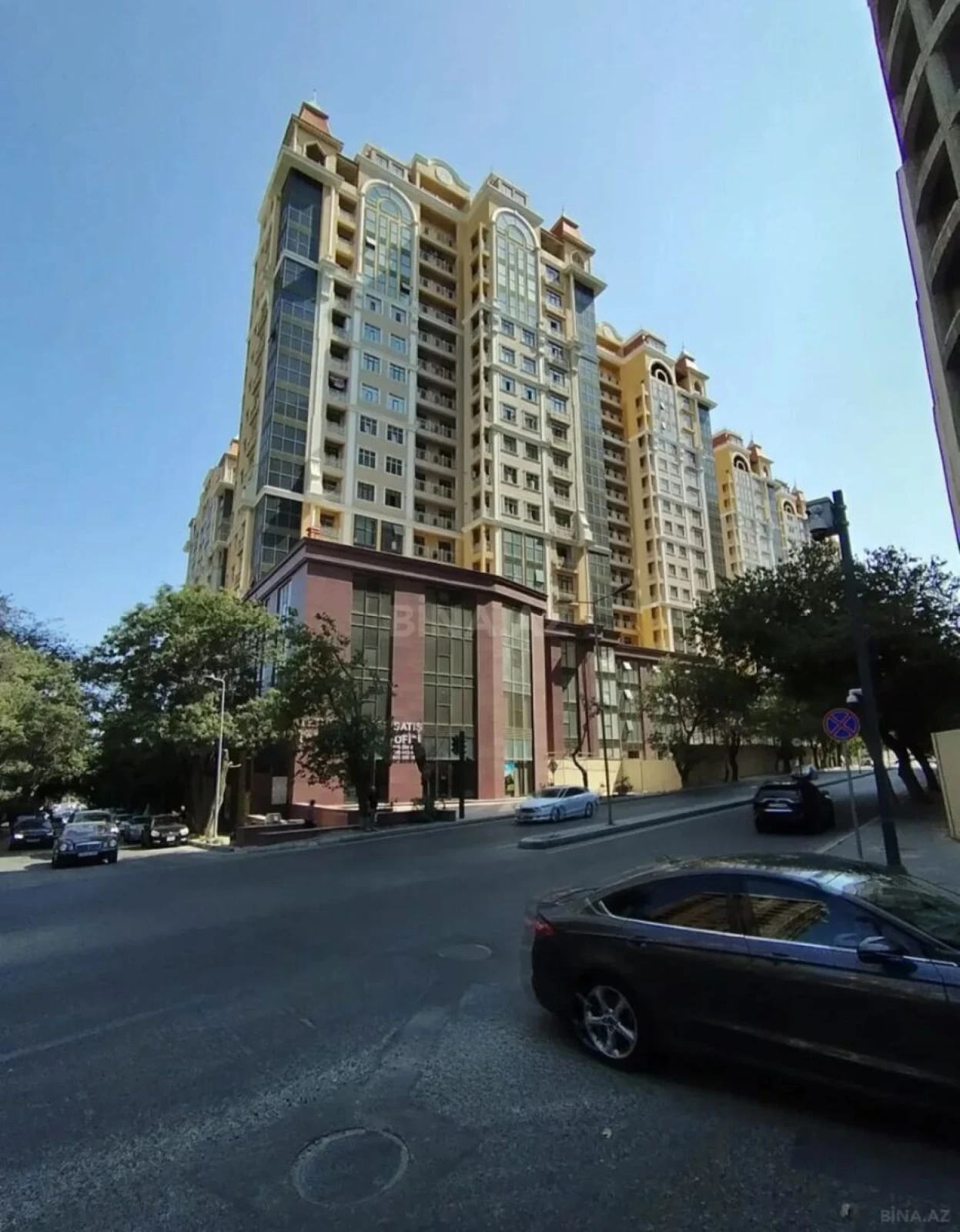 Satılır 3 otaqlı mənzil 122 m²