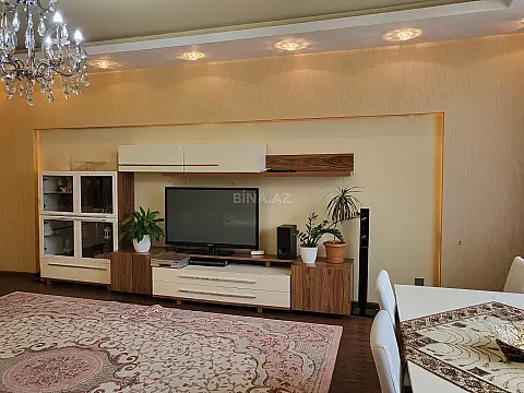 Satılır 4 otaqlı mənzil 180 m²