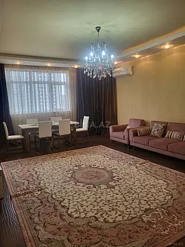 Satılır 4 otaqlı mənzil 180 m²