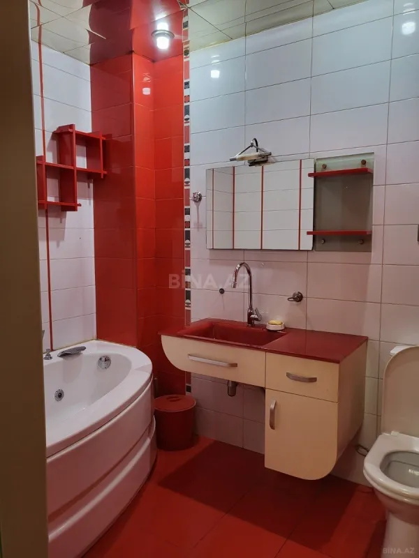 Satılır 4 otaqlı mənzil 180 m²