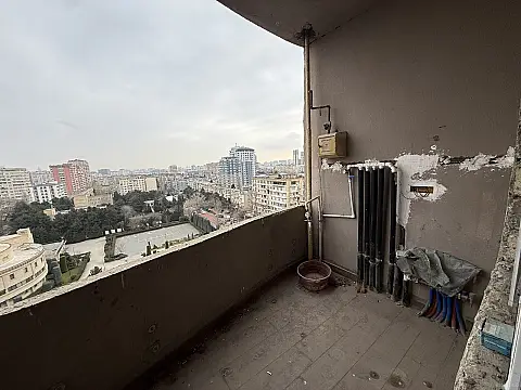 Satılır 4 otaqlı mənzil 163 m²